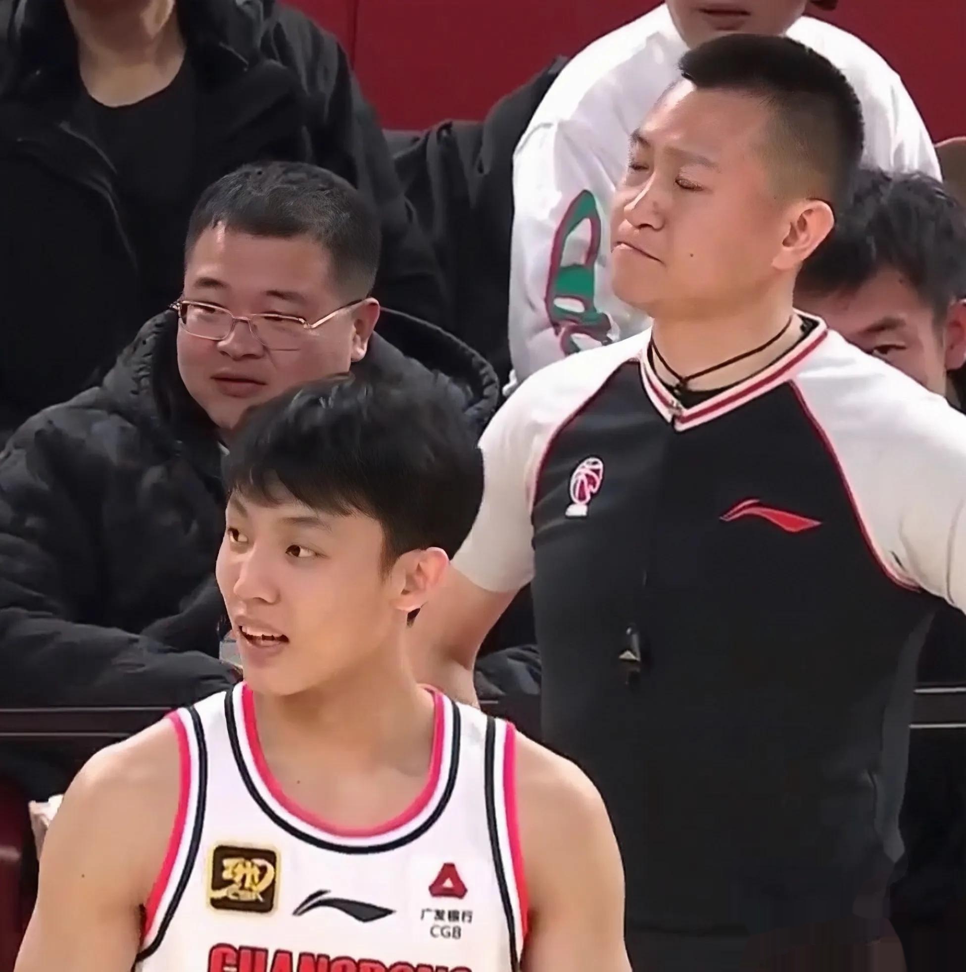 爱游戏全站包含今夜CBA季后赛焦点战,金州勇士外线爆发,赛场秩序良好,纪律约束更严格的词条