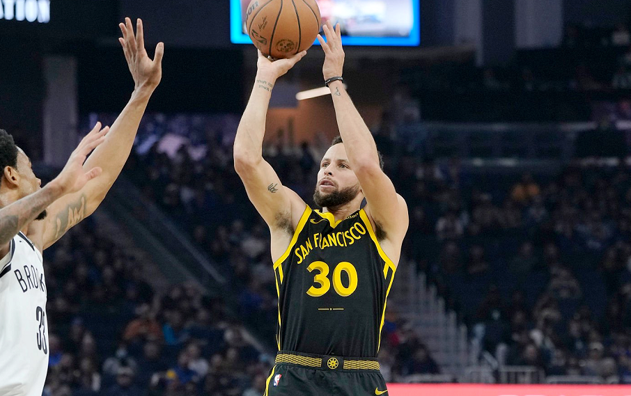 爱游戏网站入口里程碑夜！夏洛特黄蜂遗憾出局，NBA常规赛窗口期刷纪录，话题不断，轮换策略成焦点的简单介绍