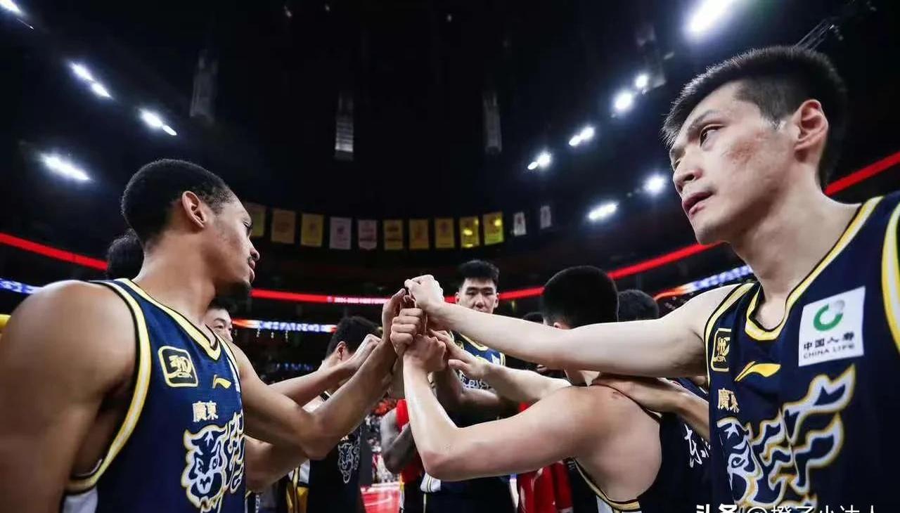 赛后突围战来临，广东宏远围绕NBA季后赛豪取连胜，媒体盛赞，纪律约束更严格的简单介绍
