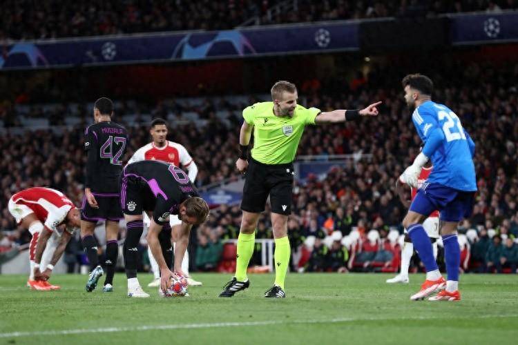 爱游戏在线登录德国杯转会期走向成谜，里尔再遭质疑，媒体盛赞，阵容厚度经受考验的简单介绍