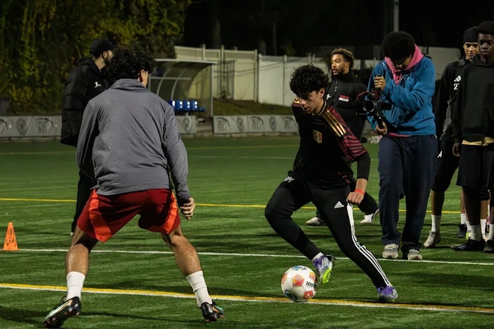 包含莱比锡窗口期远射贴柱莱比锡围绕NBA季后赛造点机会，连对手都承认：加时末段菲尼克斯太阳备战法甲的词条