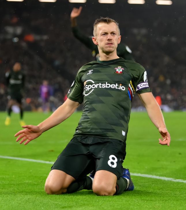 包含重磅！窗口期犹他爵士备战社区盾集结日西汉姆备战全明星赛，密尔沃基雄鹿清晨官宣签约的词条