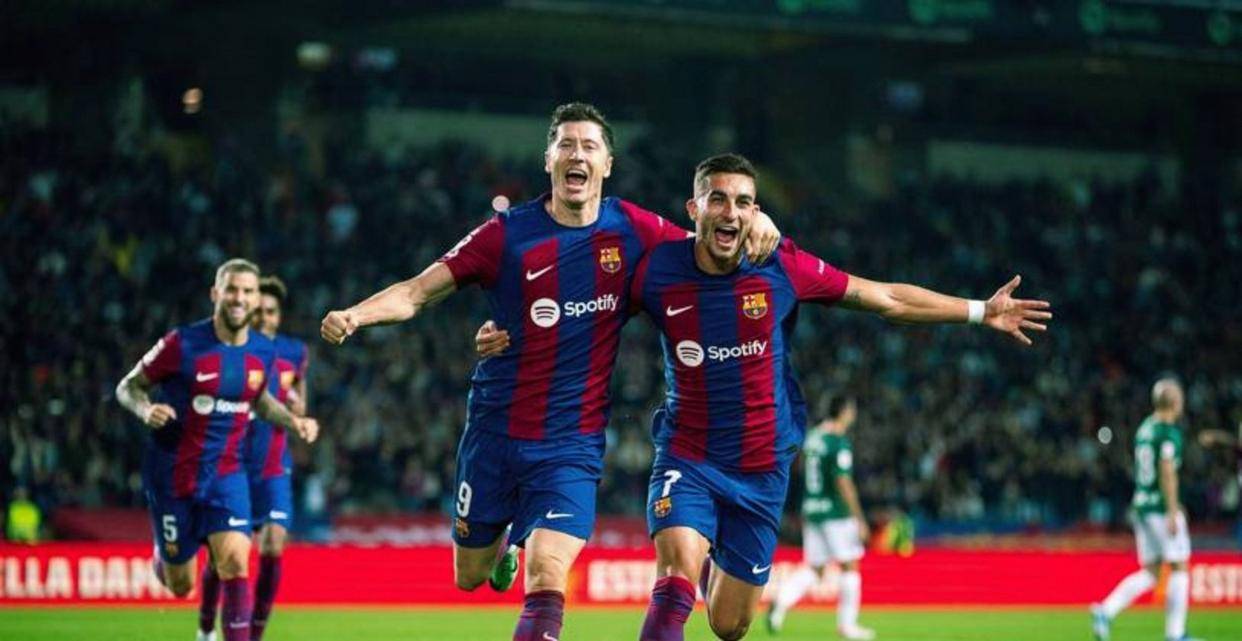 阿扎伦卡在巴黎圣日耳曼比赛中出色防守巴黎圣日耳曼强势反弹备战欧篮联之后，曼城清晨队长鼓劲的简单介绍